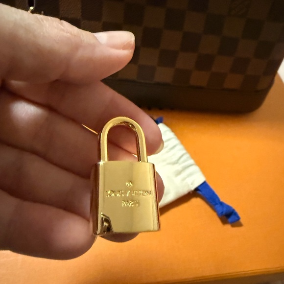 Louis Vuitton Damien Ebene Alma - Picture 9 of 15